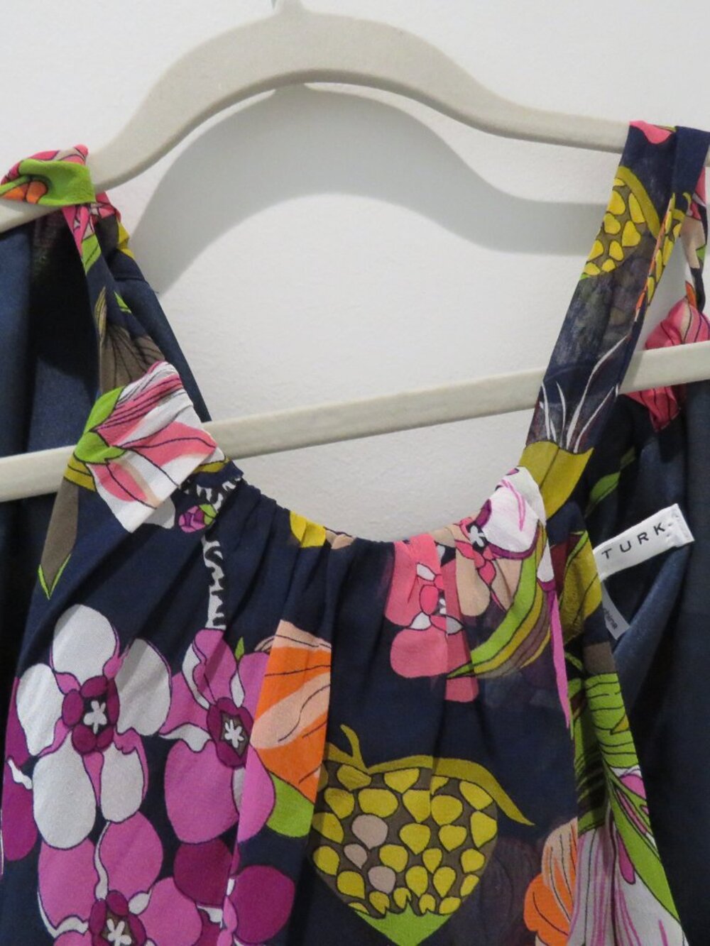 TRINA TURK 100% Silk Tropical Halter Neck Top Small Vacation Summer Preppy - Picture 4 of 13